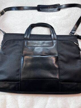 Bosca Black Leather and Nylon Briefcase Excellent Condition w/Overshoulder Strap